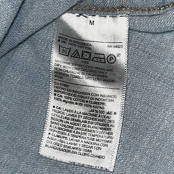 Women's Old Navy The Classic Shirt Light Wash Denim/Chambray Size Medium - Picture 5 of 7